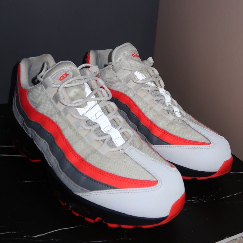 ‼️ NIKE AIR MAX 95 ESSENTIAL “COMET” WHITE/CRIMSON ‼️